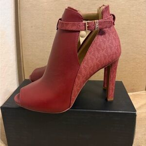 NWOT MICHAEL Michael Kors Lawson Logo & Leather Open-Toe Ankle Boots - Size 7.5